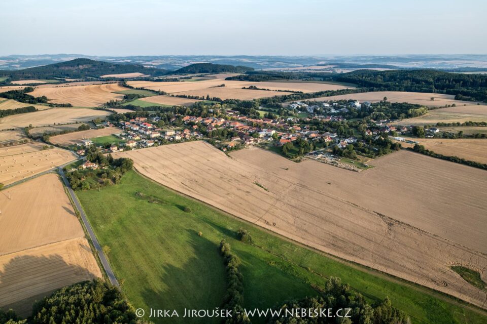 Pravonín z dálky 2025 J5600