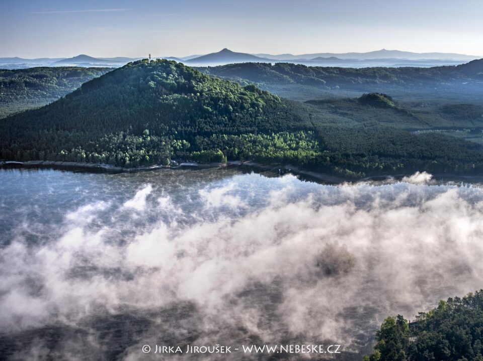 Borný a Máchovo jezero J