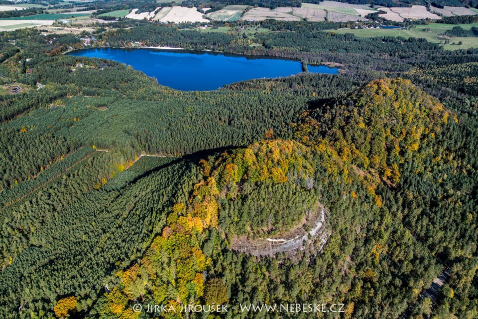Děvín a Hamerské jezero J