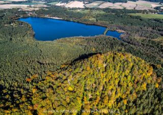 Ostrý a Děvín a Hamerské jezero J