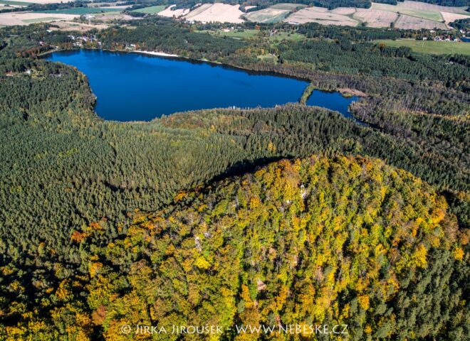 Ostrý a Děvín a Hamerské jezero J
